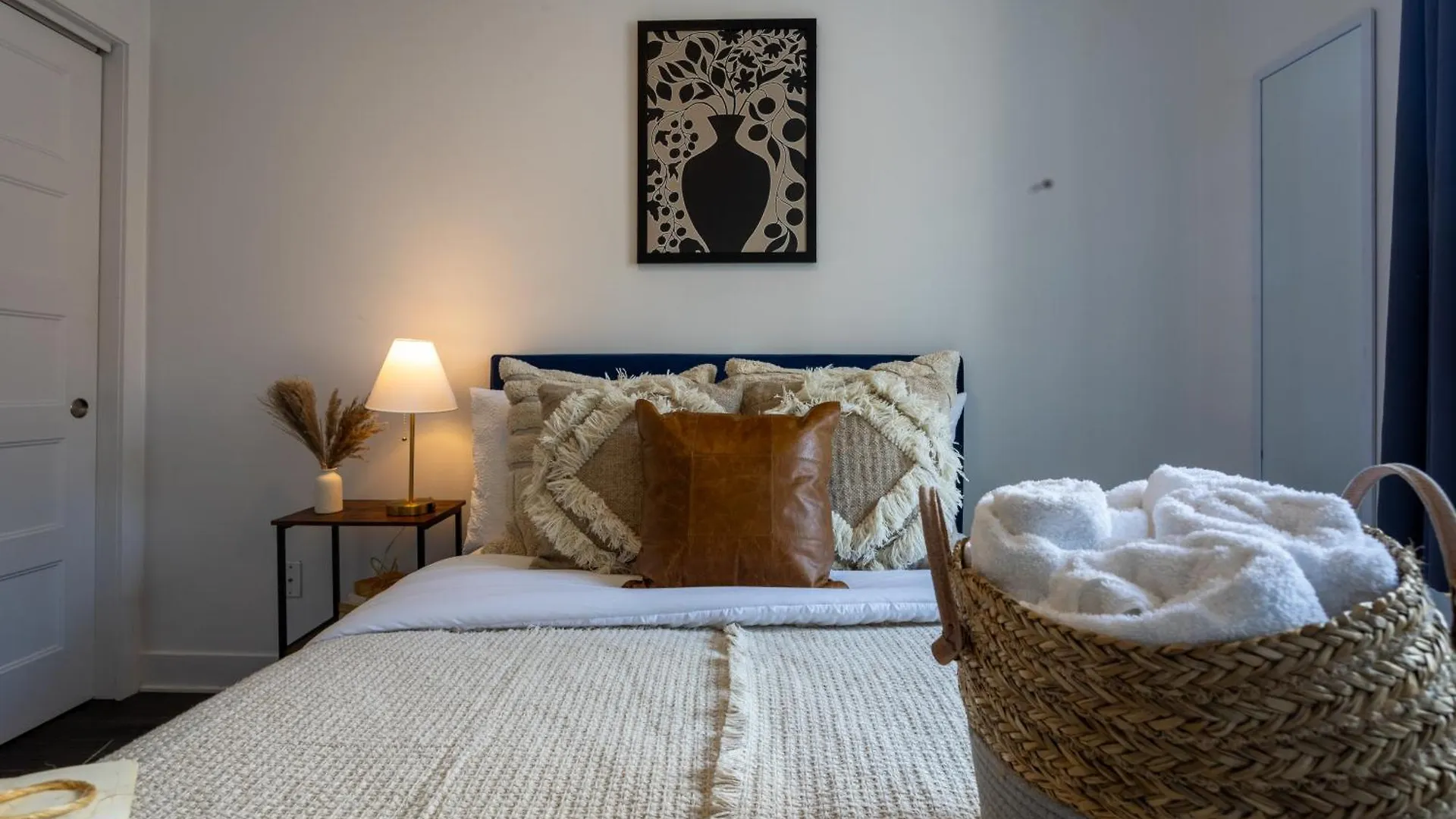Wonderful 4 Bedroom Home In The Heart Of Downtown Montréal 0*,  Kanada