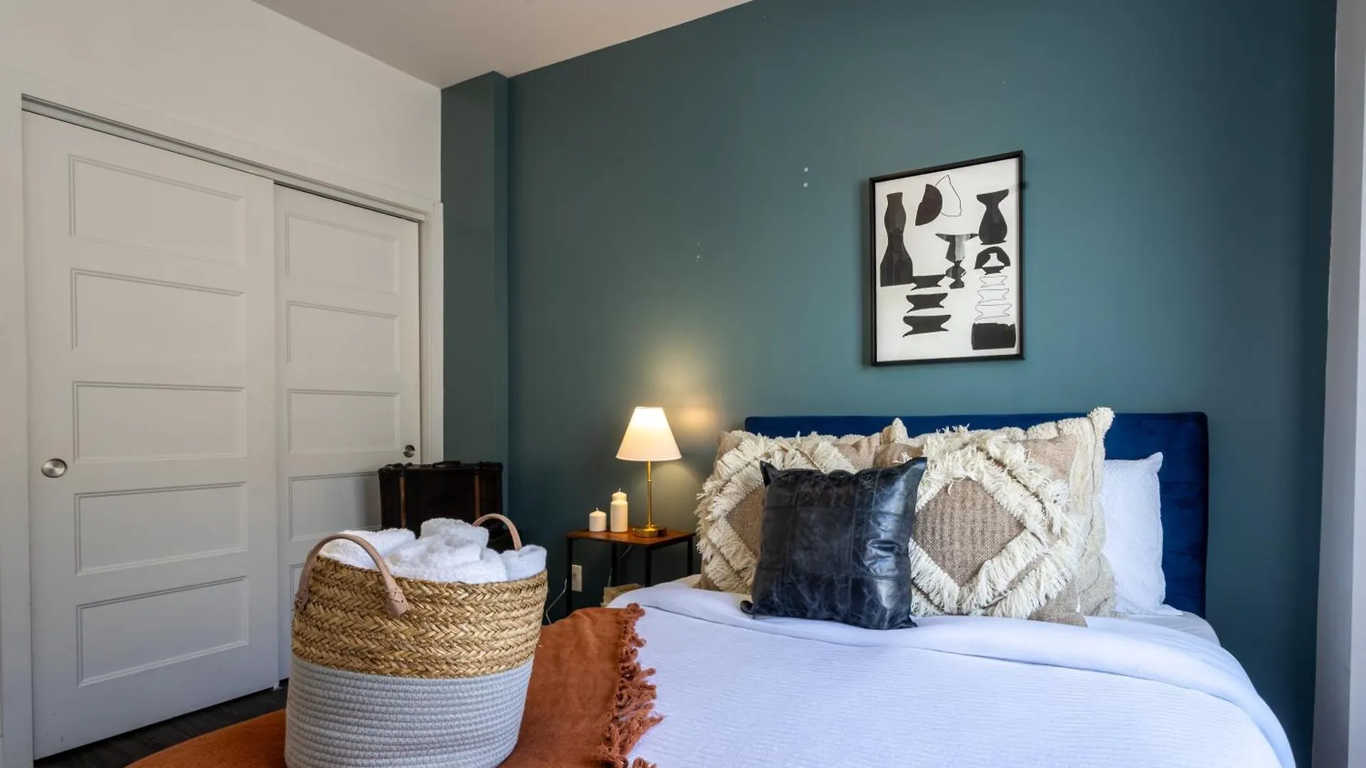 Wonderful 4 Bedroom Home In The Heart Of Downtown Montréal Daire