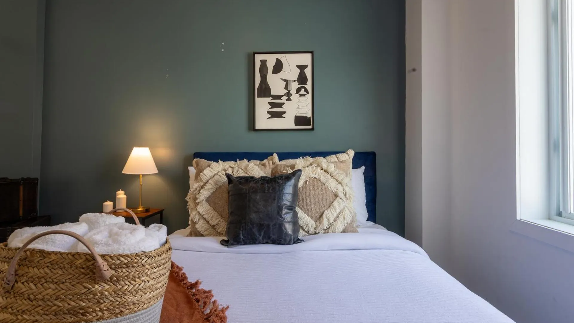 Wonderful 4 Bedroom Home In The Heart Of Downtown Montréal