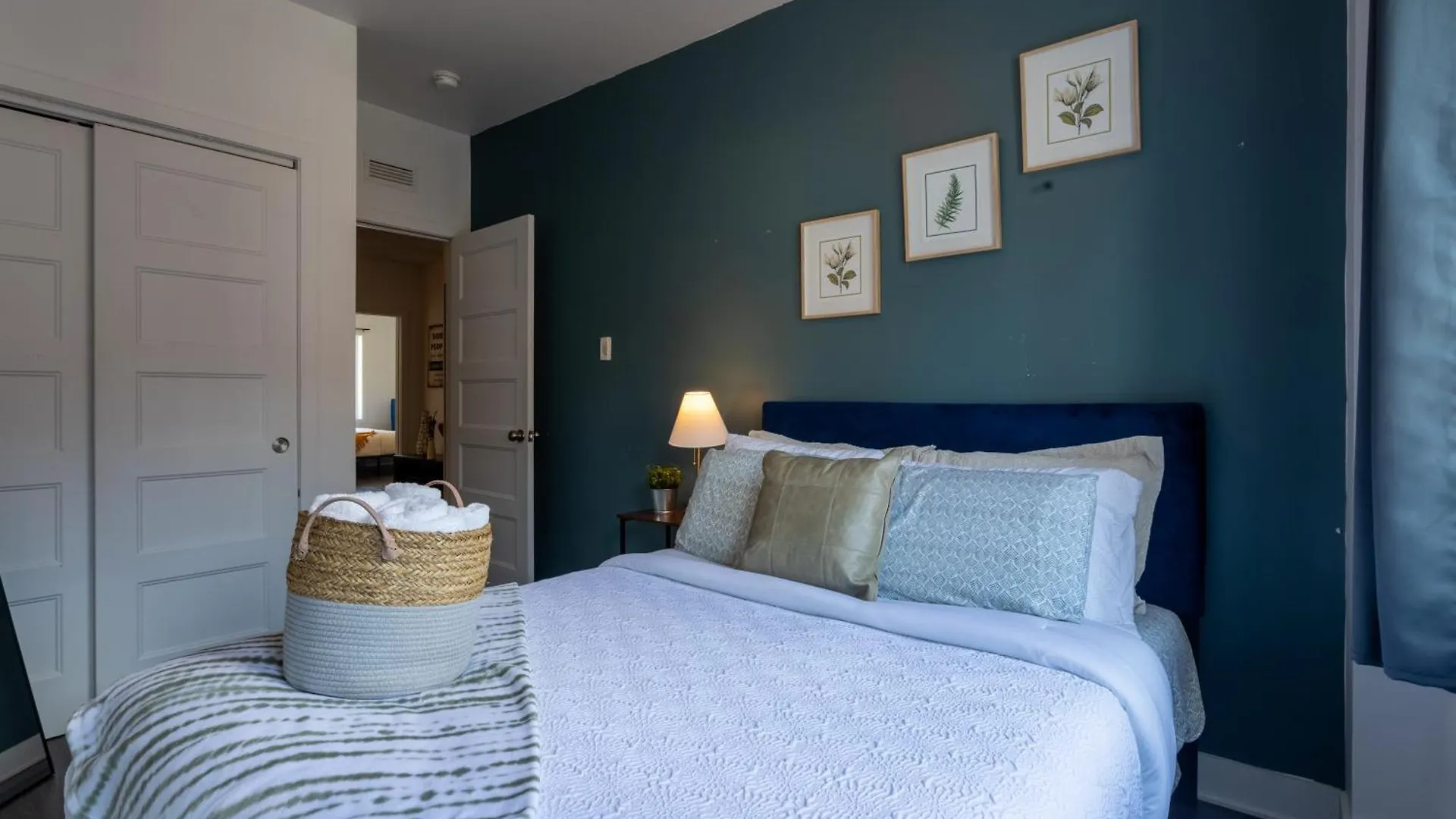 Apartment Wonderful 4 Bedroom Home In The Heart Of Downtown Montreal