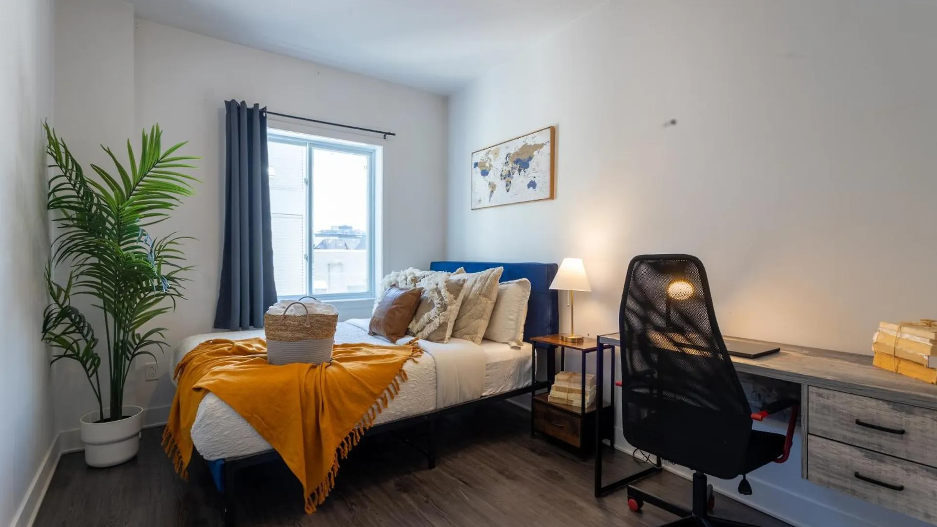 Wonderful 4 Bedroom Home In The Heart Of Downtown Montreal Apartment