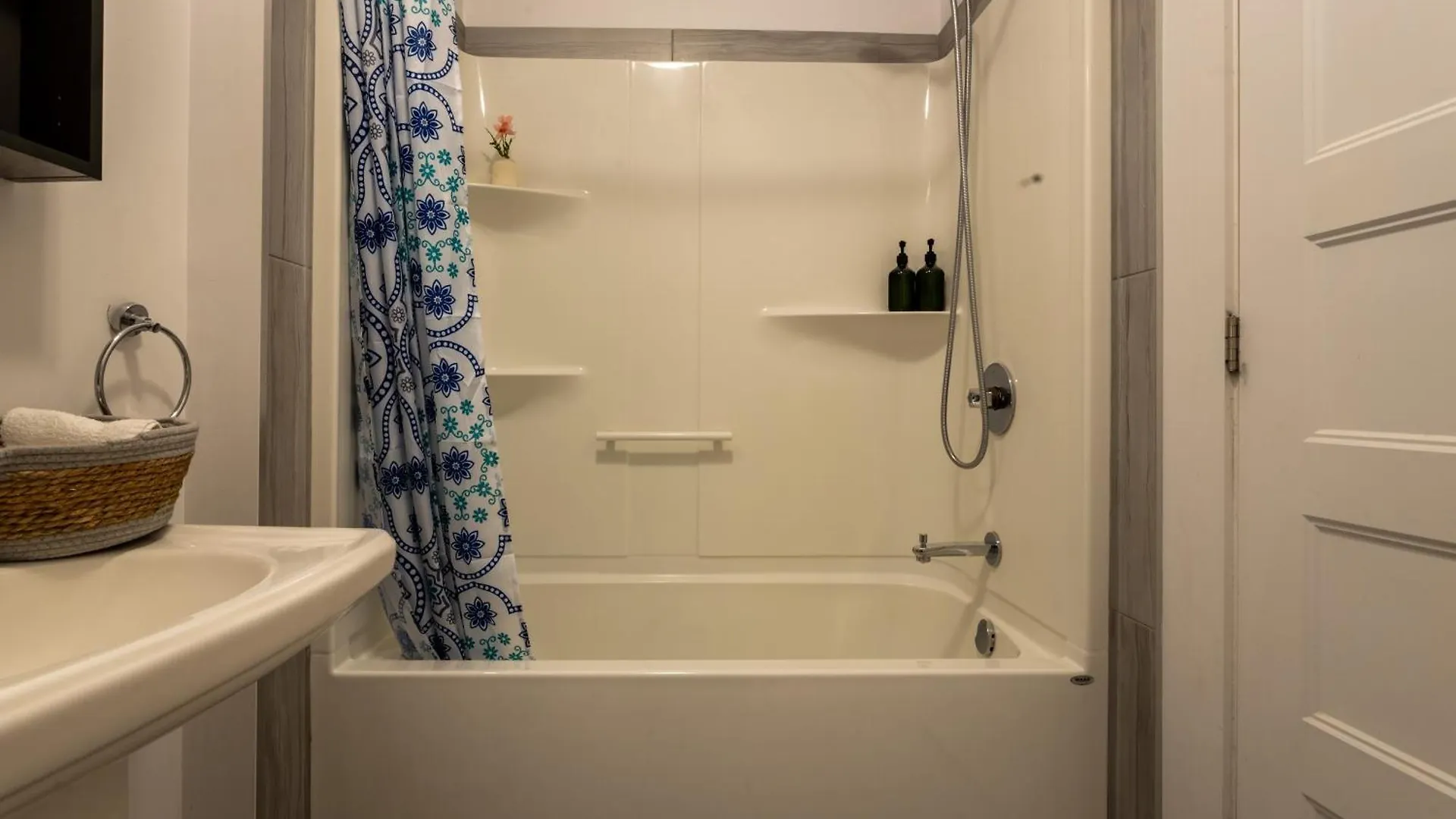 Wonderful 4 Bedroom Home In The Heart Of Downtown Montreal