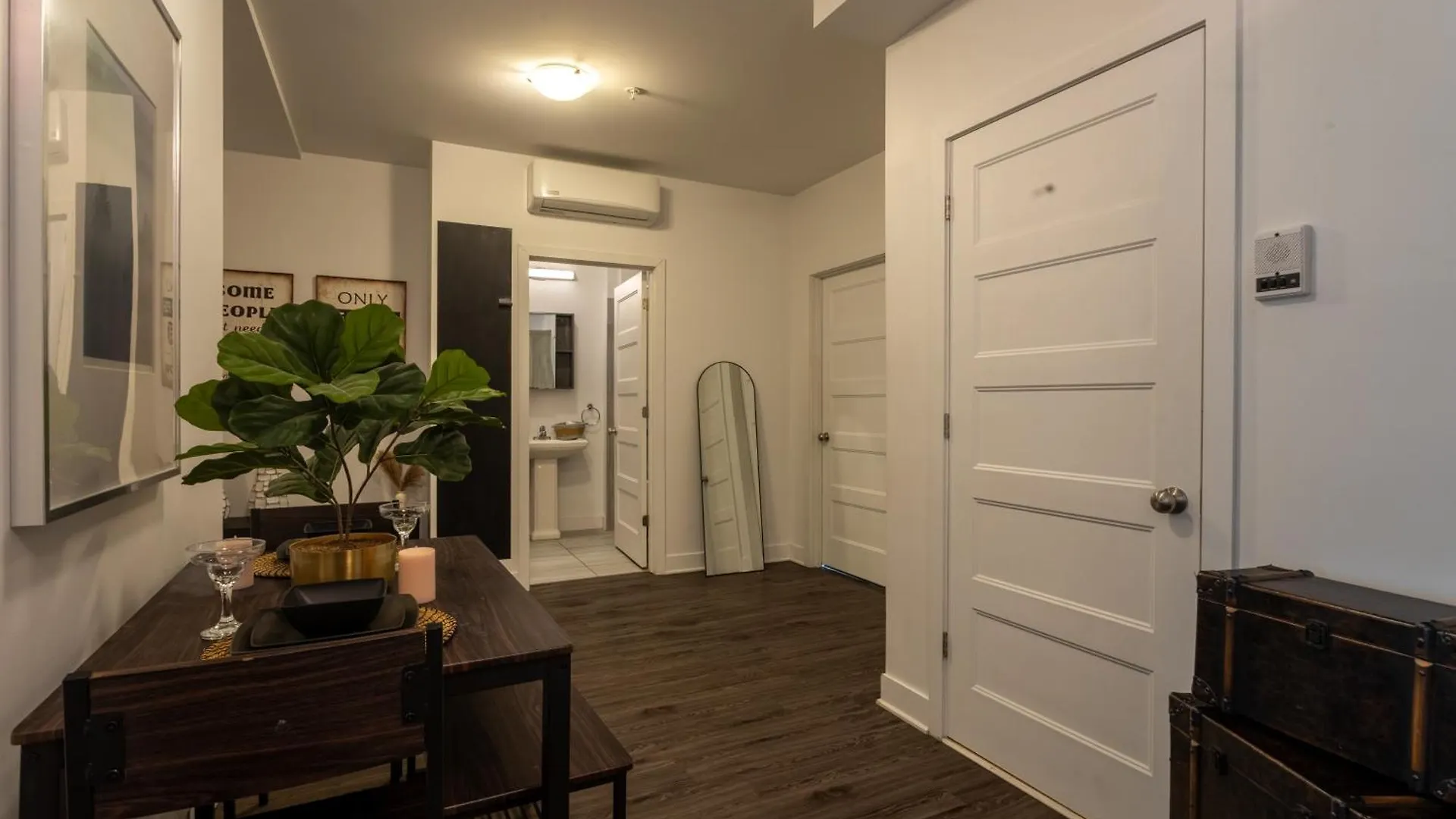 Wonderful 4 Bedroom Home In The Heart Of Downtown Montreal Apartment